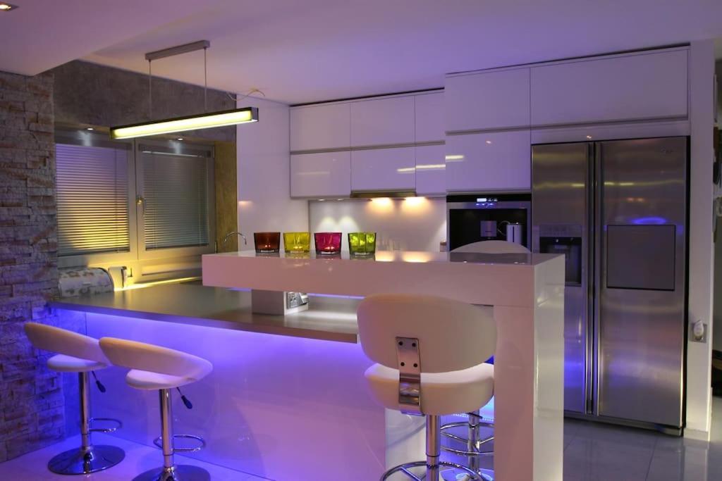 Nice Life - Luxury Apartment In The Old Town. Pozsony Kültér fotó