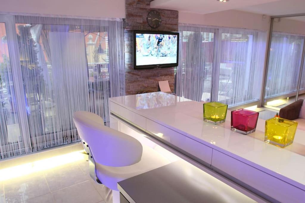 Nice Life - Luxury Apartment In The Old Town. Pozsony Kültér fotó